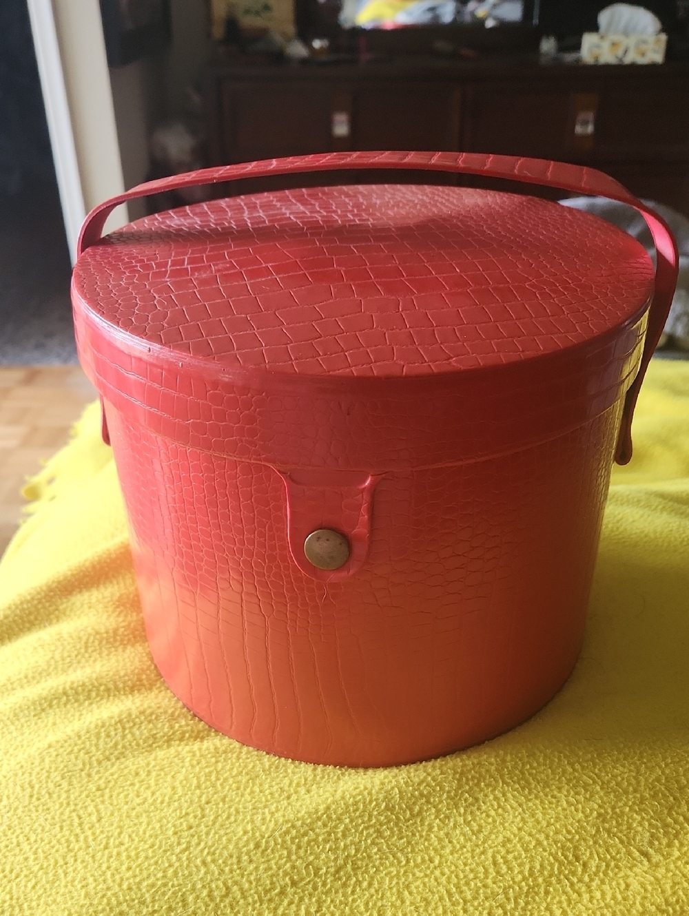 Vintage Lady Schick Hair Dryer w/cap & attachments Red Faux-Croc Box w/ Handle